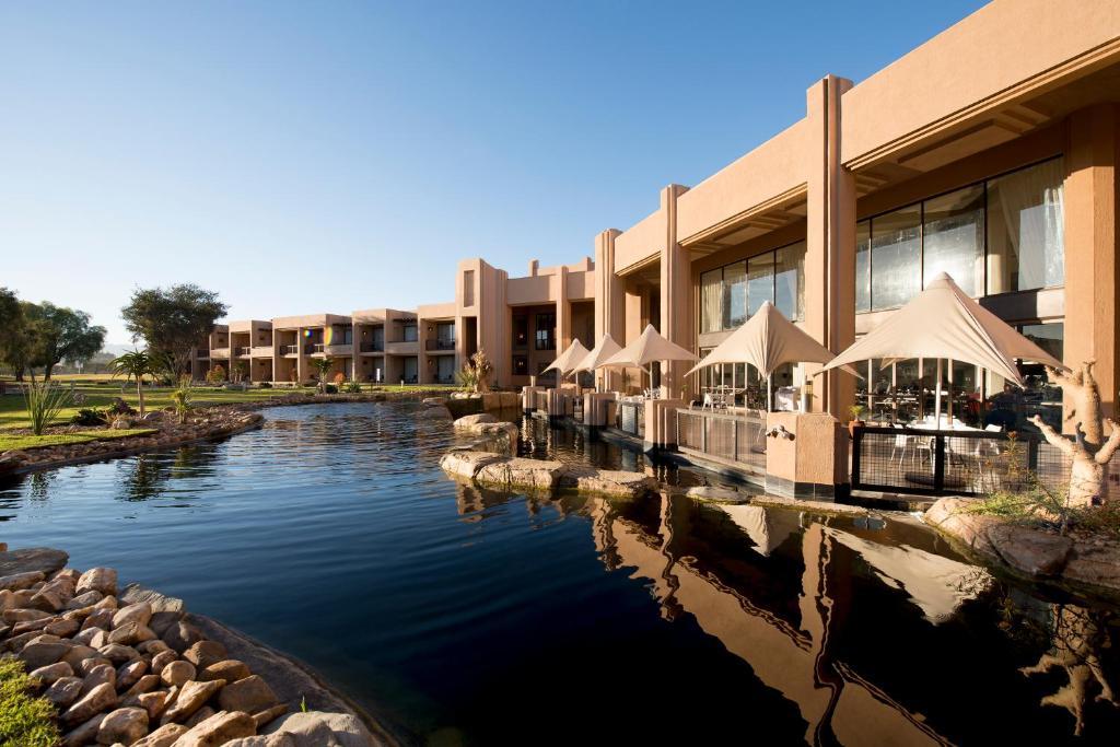 Windhoek Country Club Resort Exteriör bild