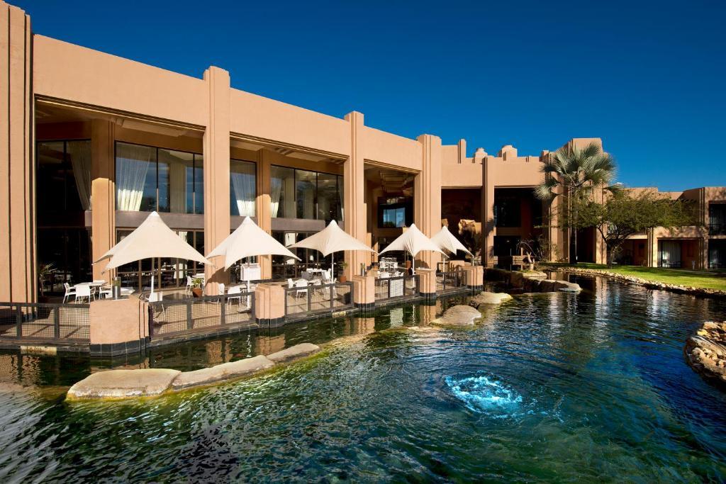 Windhoek Country Club Resort Exteriör bild