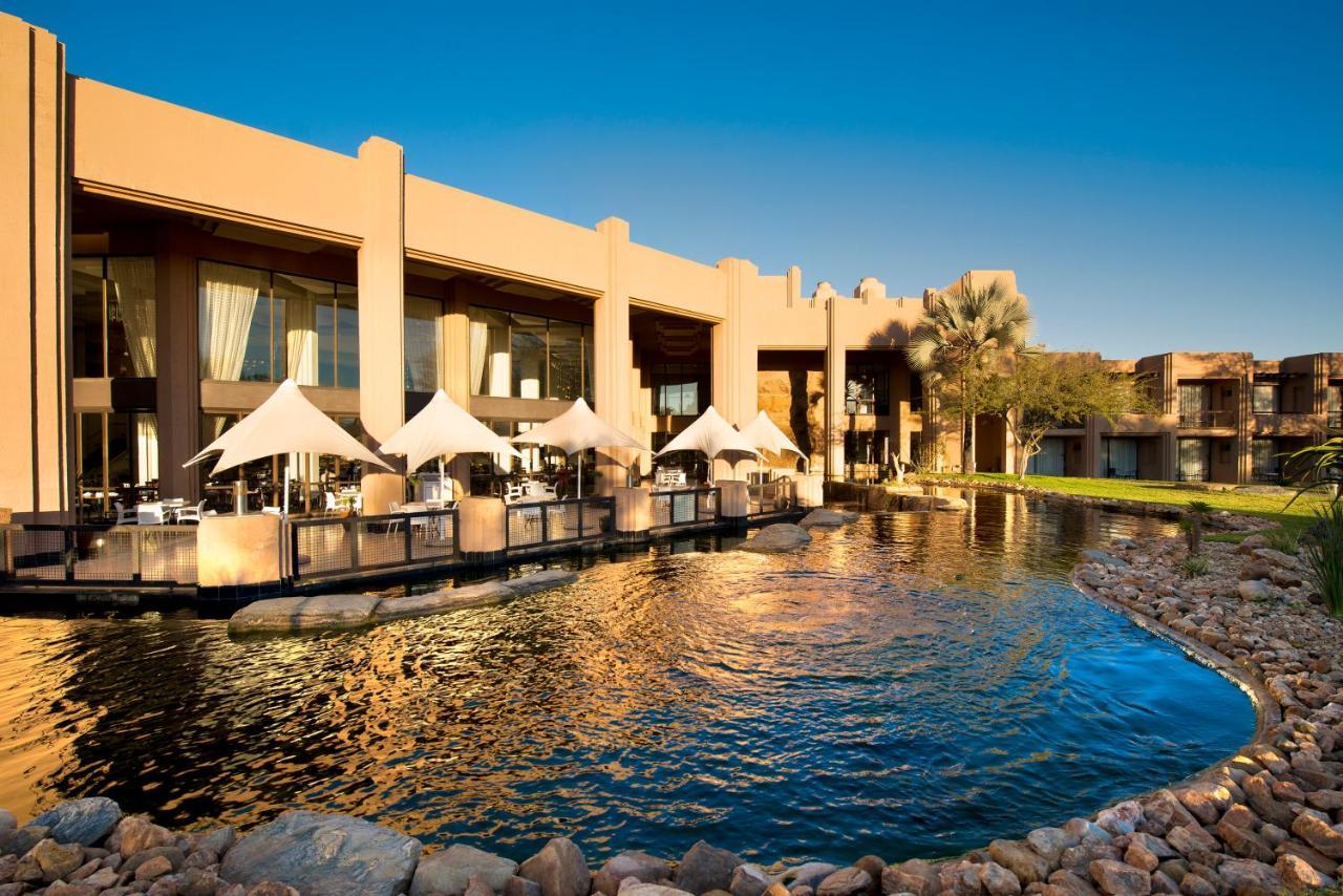 Windhoek Country Club Resort Exteriör bild